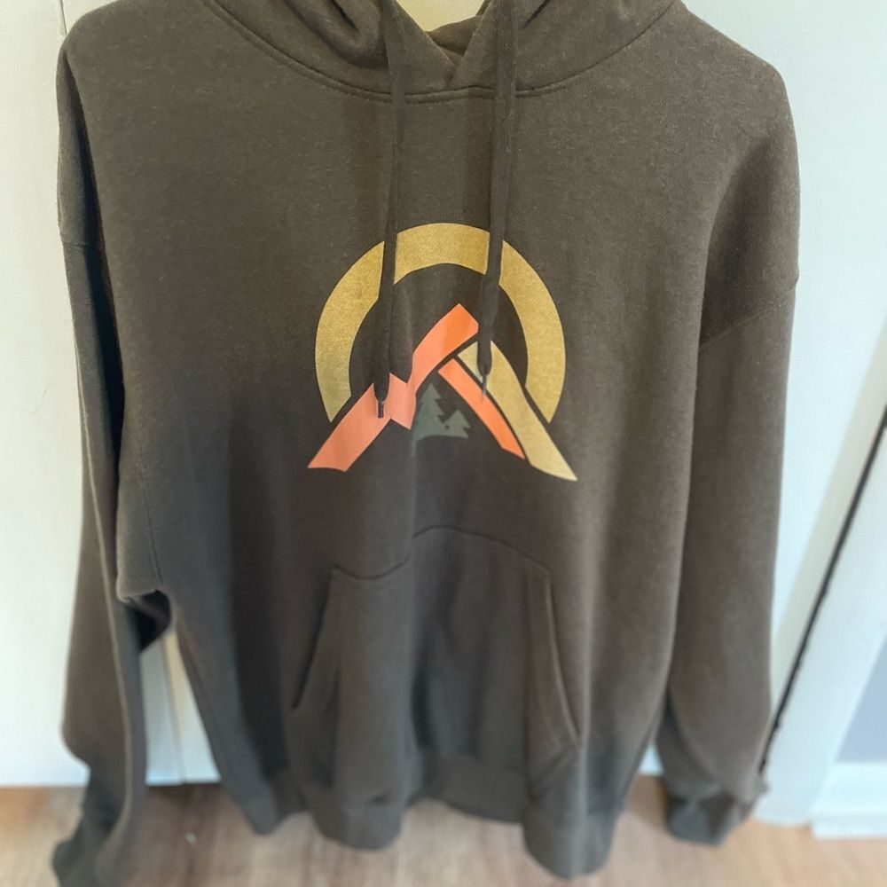 Points North Trading Co. Women’s Large Brown Graphic Hoodie